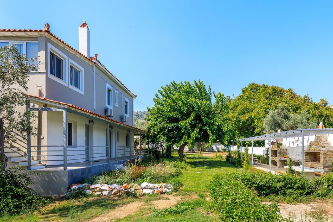 Artemis' Garden Apartment Skopelos Town Exterior photo